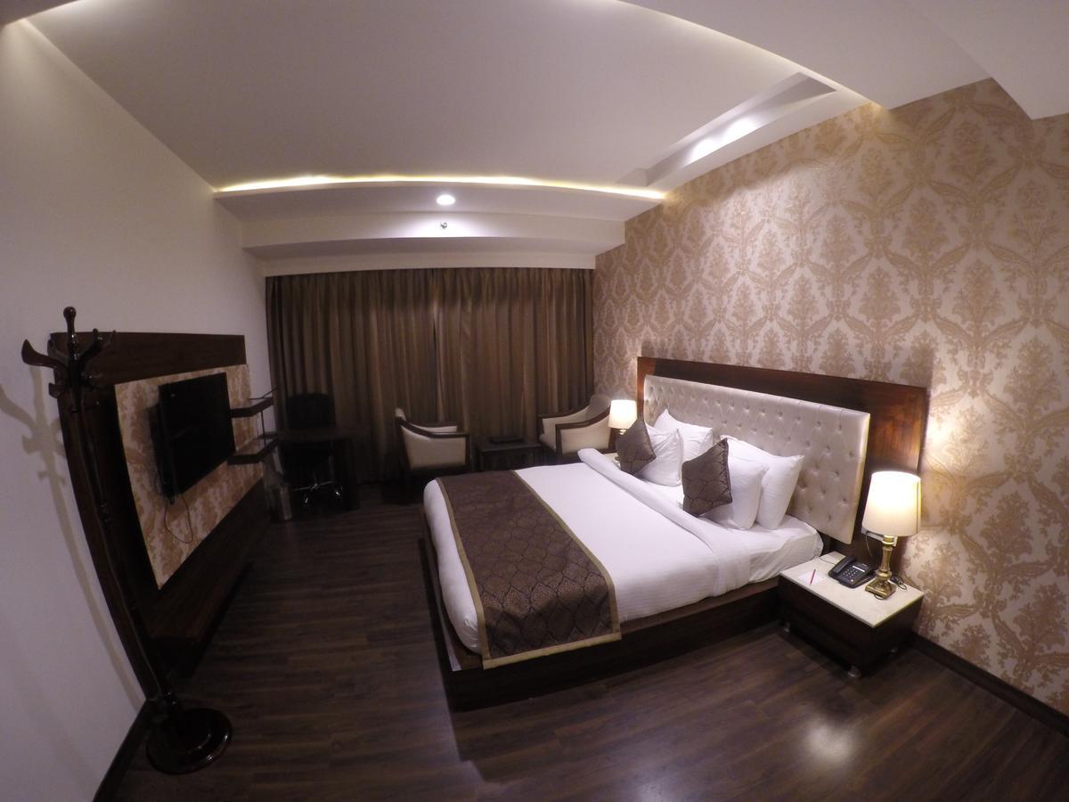 Hotel Imperia Suites Jalandhar Exterior photo
